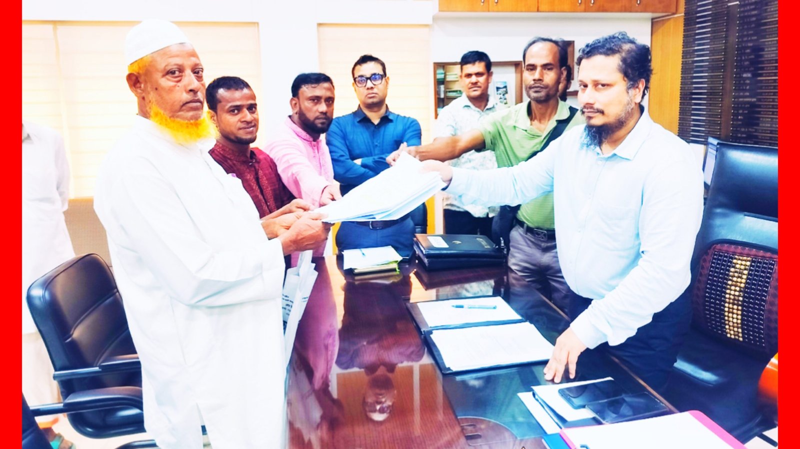 কানাইঘাটে ক্ষুদ্র ব্যবসায়ীদের পূর্ণবাসনের দাবিতে ডিসির কাছে স্মারকলিপি: পূর্ণবাসনের আশ্বাস
