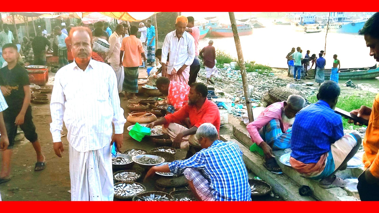 ছাতকে ৫০ বছর ধরে খোলা আকাশের নিচে বিক্রি হচ্ছে মাছ, আধুনিক মাছ বাজার নির্মান সময়ের দাবী