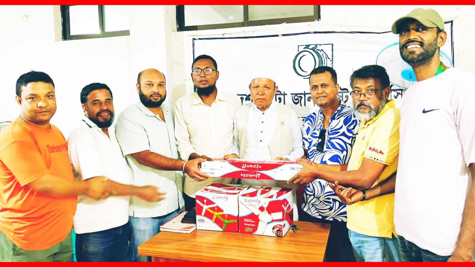 বিপিজেএ কার্যালয়ে সিলিং ফ্যান প্রদান এম এ হান্নানের