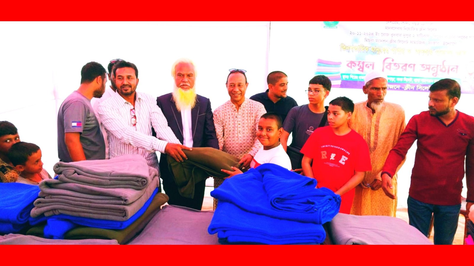 ৩ শতাধিক মানুষের মাঝে খাবার ও শতাধিক মানুষের মাঝে কম্বল বিতরণ করলো ক্লীন সিলেট