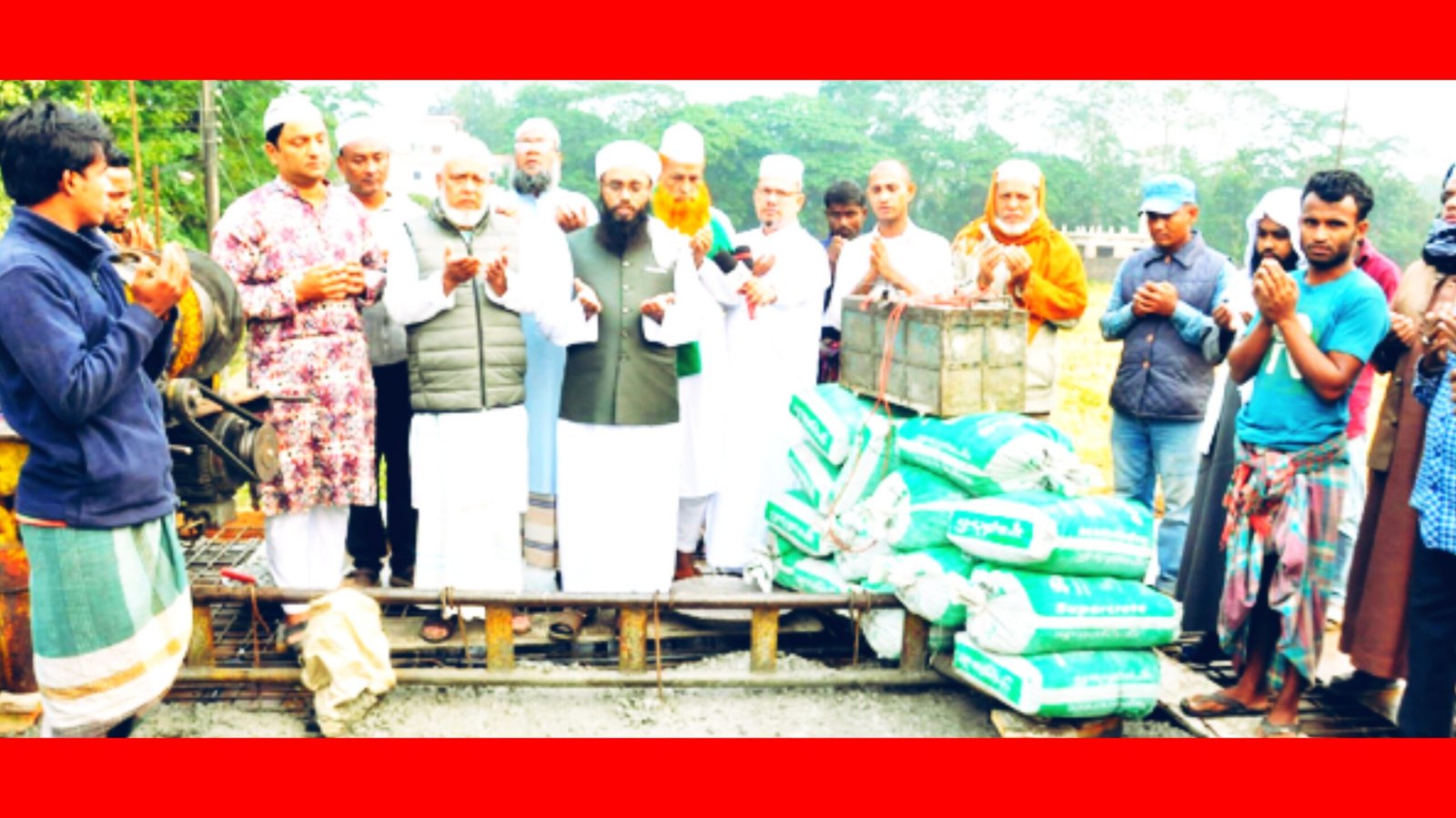 হাজী ফিরোজ মিয়া জামে মসজিদের ছাদ ঢালাইয়ের কাজ সম্পন্ন