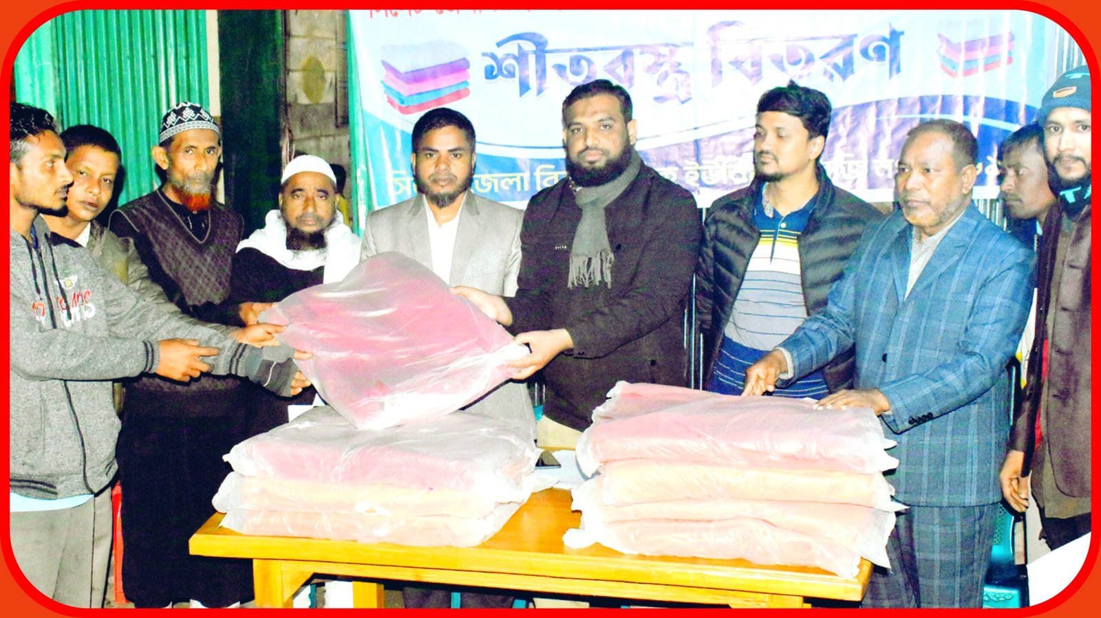 সোনাতলা বাজারে সিলেট জেলা রিকশা শ্রমিক ইউনিয়নের শীতবস্ত্র বিতরণ