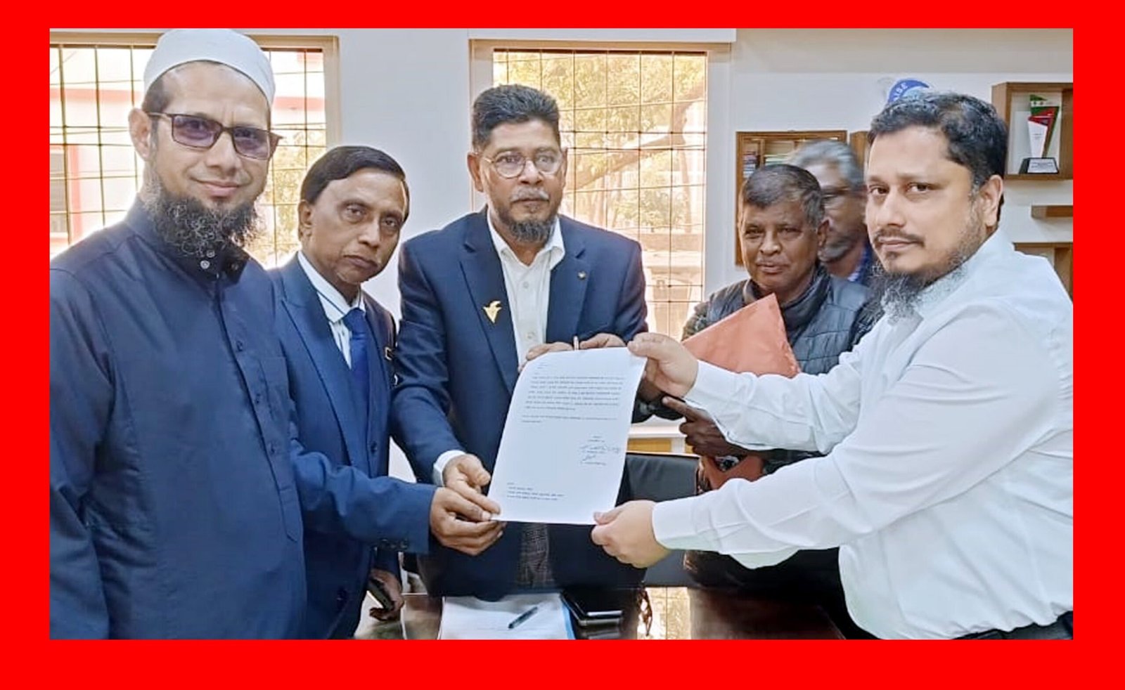 গেজেটকৃত নাম বাদ দিয়ে শাহী ঈদগাহ খেলার মাঠ নামকরণের দাবীতে স্মারকলিপি প্রদান