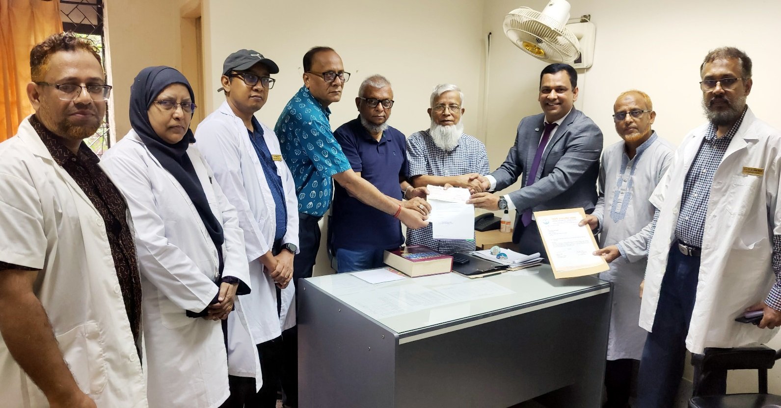 ডায়াবেটিক হাসপাতালের উন্নয়নে প্রিমিয়ার ব্যাংকের ১০ লাখ টাকার অনুদান
