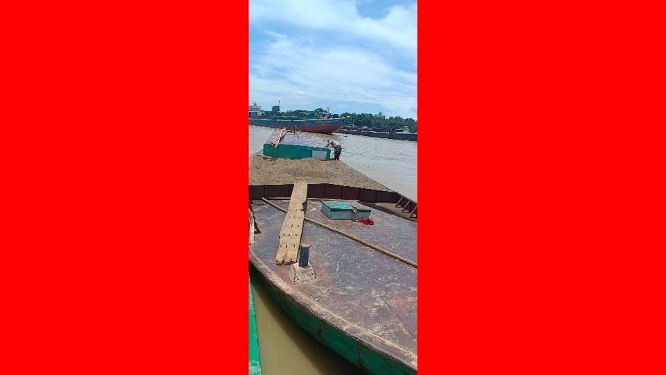 ছাতকে অবৈধ বালু পরিবহনের দায়ে ৪ নৌকা আটক, ২ লাখ টাকা জরিমানা