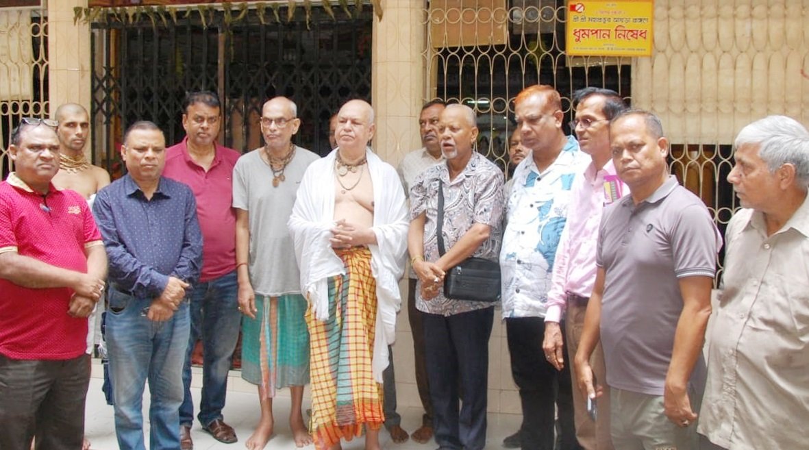 পনিটুলা মহাপ্রভুর আখড়ায় চুরি চেষ্টার ঘটনাস্থল পরিদর্শনে ঐক্য পরিষদের নেতৃবৃন্দ