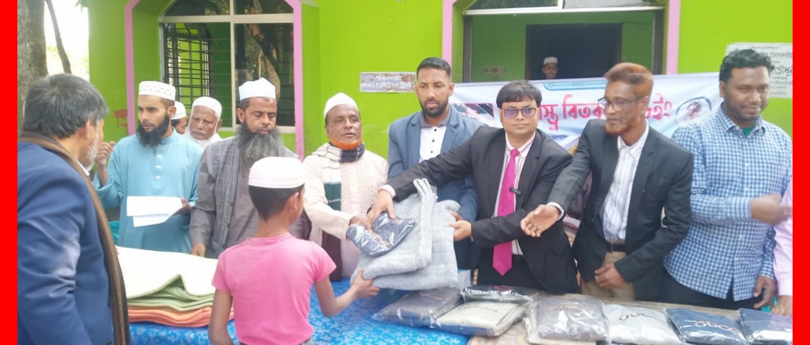 হারিছ চৌধুরী ফাউন্ডেশনের উদ্যোগে এতিমখানায় শীতবস্ত্র বিতরণ