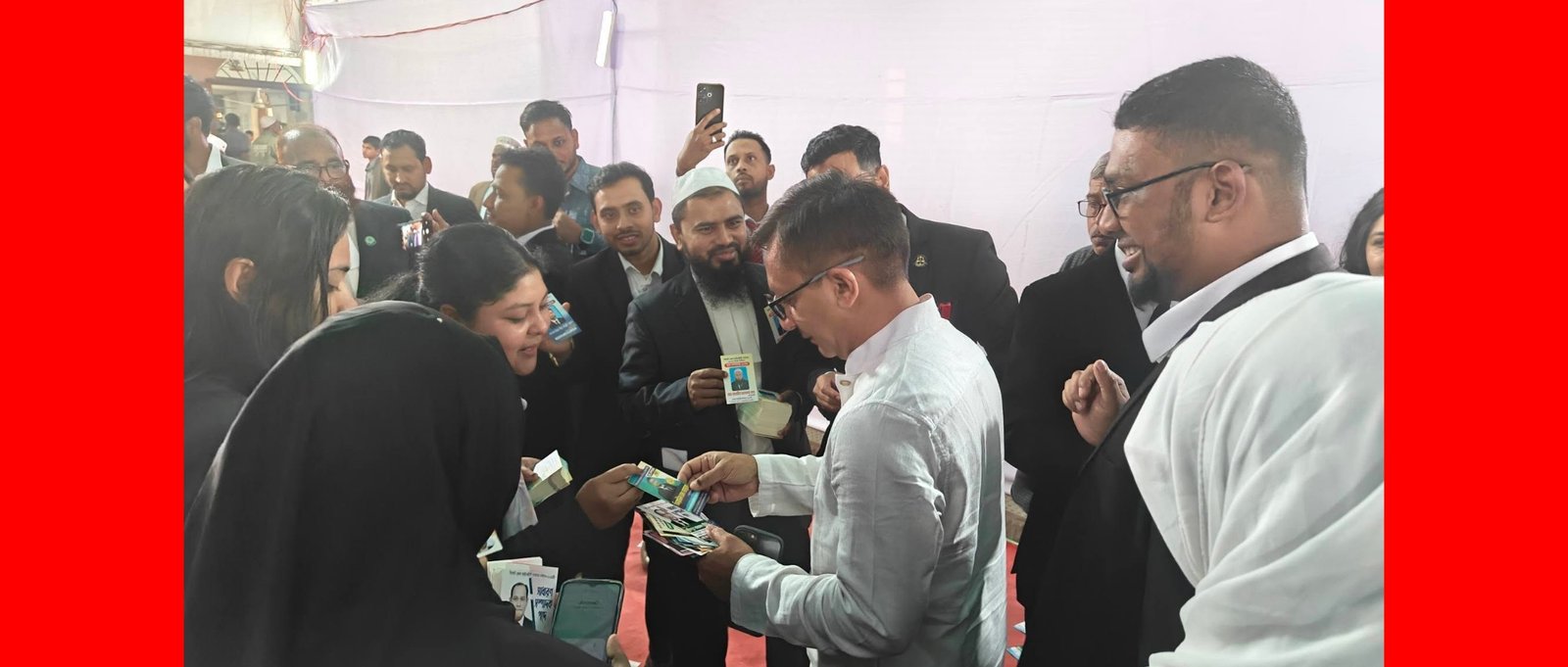 আইনজীবী সমিতির নির্বাচন পরিদর্শন করলেন খন্দকার মুক্তাদির