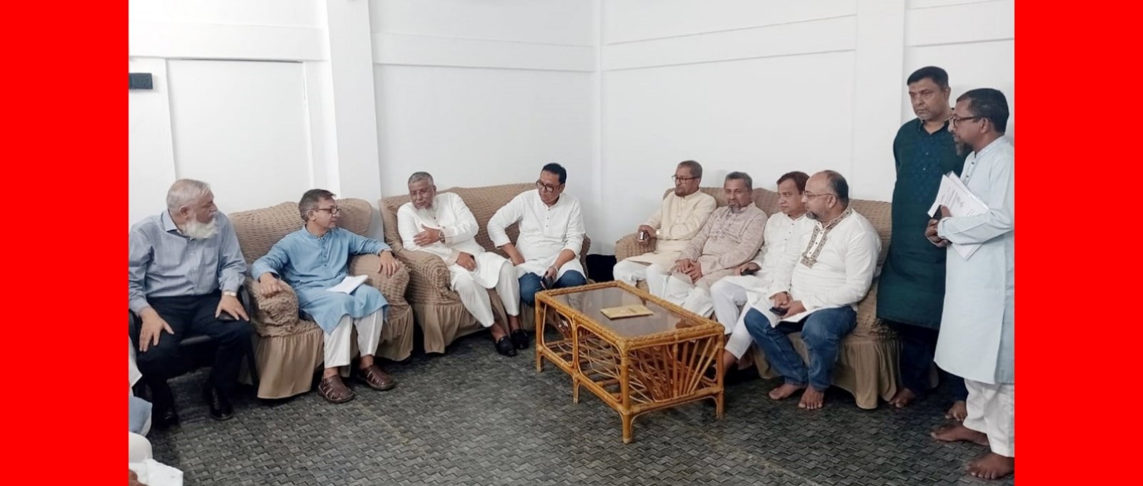 কালেক্টরেট মসজিদ মার্কেটের সমস্যা সমাধানে আশ্বস্ত করলেন খন্দকার আব্দুল মুক্তাদির