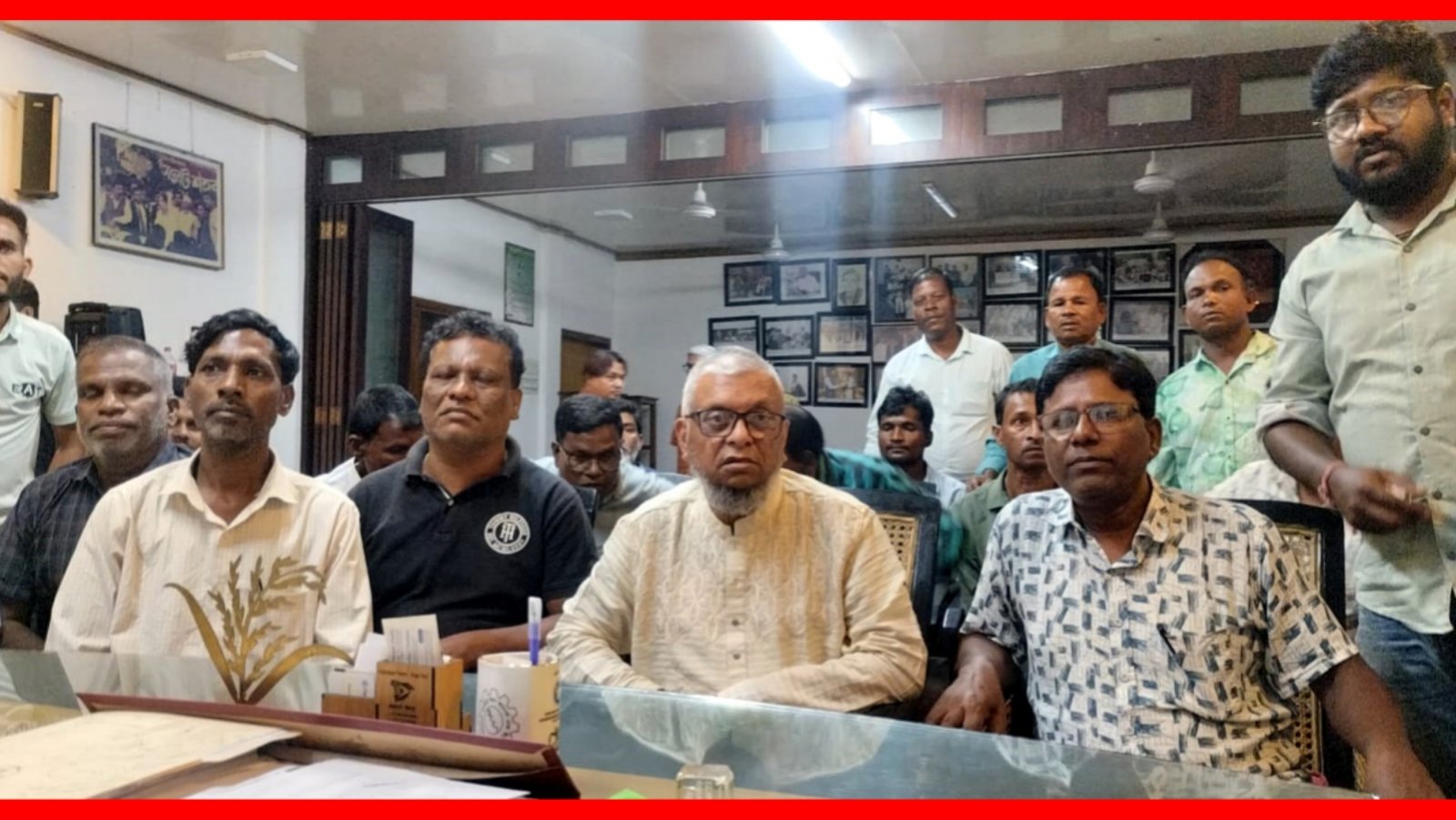 চা শ্রমিকদের ৮ দফা দাবি বিশেষ তদন্ত টিম গঠনের কথা জানালেন শ্রমমন্ত্রী