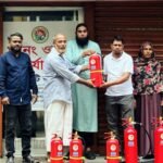 অগ্নিঝুঁকি মোকাবিলায় কলোনির মালিক ও কেয়ারটেকারদের মাঝে ফায়ার এক্সটিংগুইশার বিতরণ