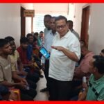 পাসপোর্ট অফিসে সেবাগ্রহীতাদের অভিজ্ঞতা শুনলেন এমদাদ হোসেন