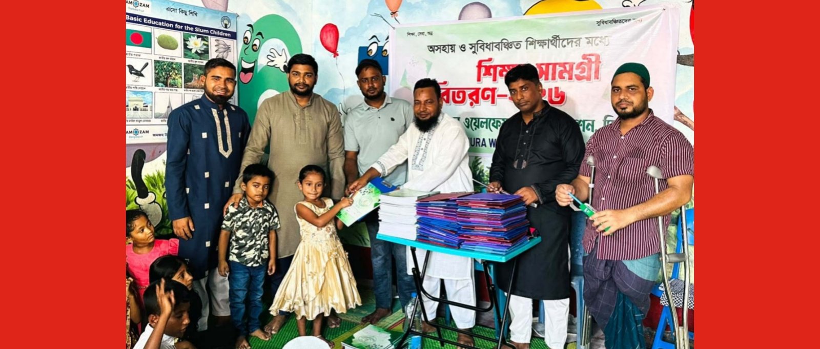 সুবিধাবঞ্চিত শিক্ষার্থীদের মধ্যে স্বপ্নচূড়া ওয়েলফেয়ার অ্যাসোসিয়েশনের শিক্ষা সামগ্রী বিতরণ